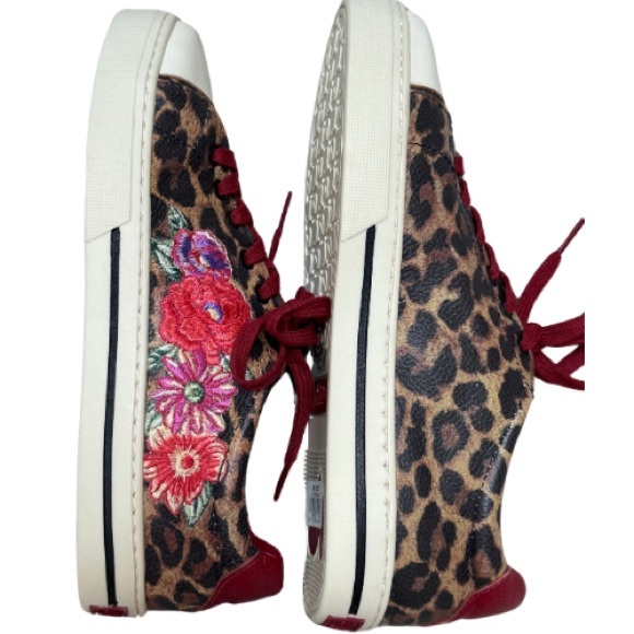 NWT Brighton UPTOWN SPOTS
Spots Floral Embroidered Leopard Print Sneakers